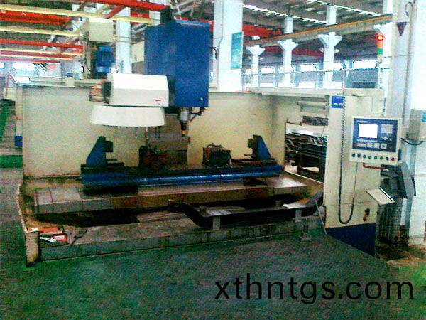 前(qian)軸十(shi)孔加工(gong)專(zhuan)用(yong)立(li)式(shi)加工(gong)